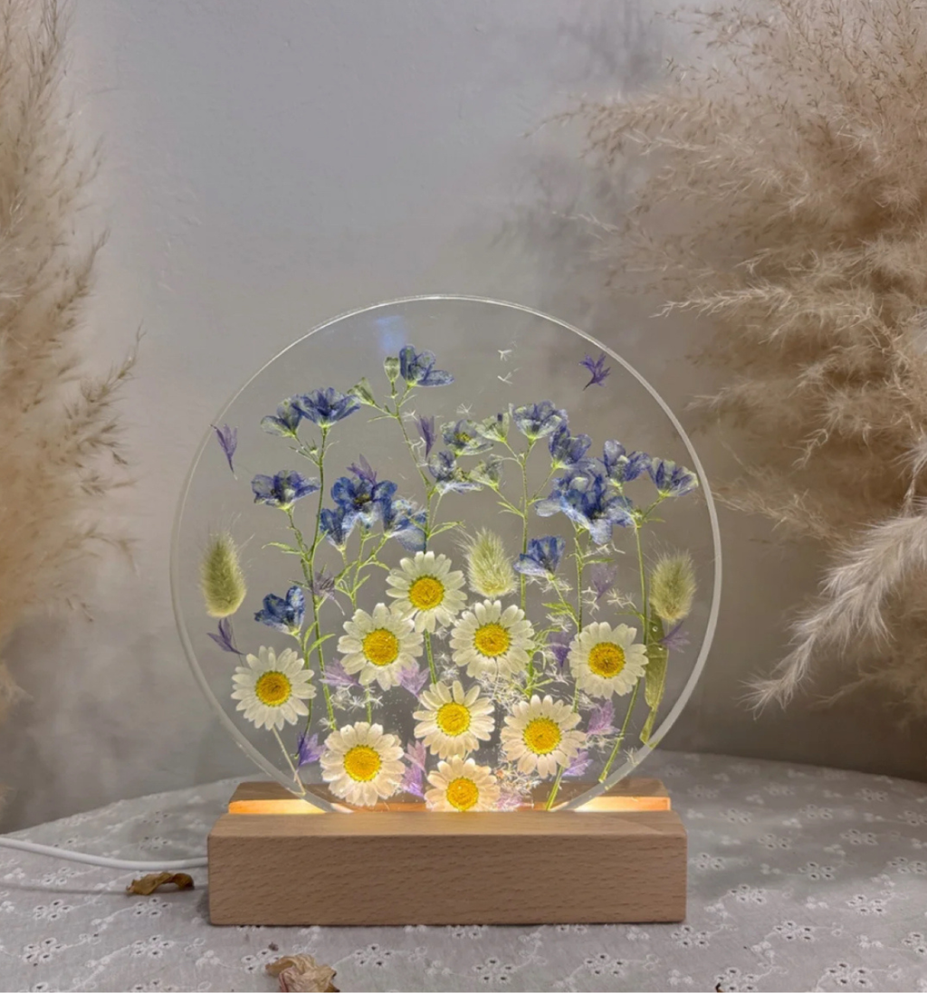 Le Jardin Secret — Pressed Flower Light with Wooden Base