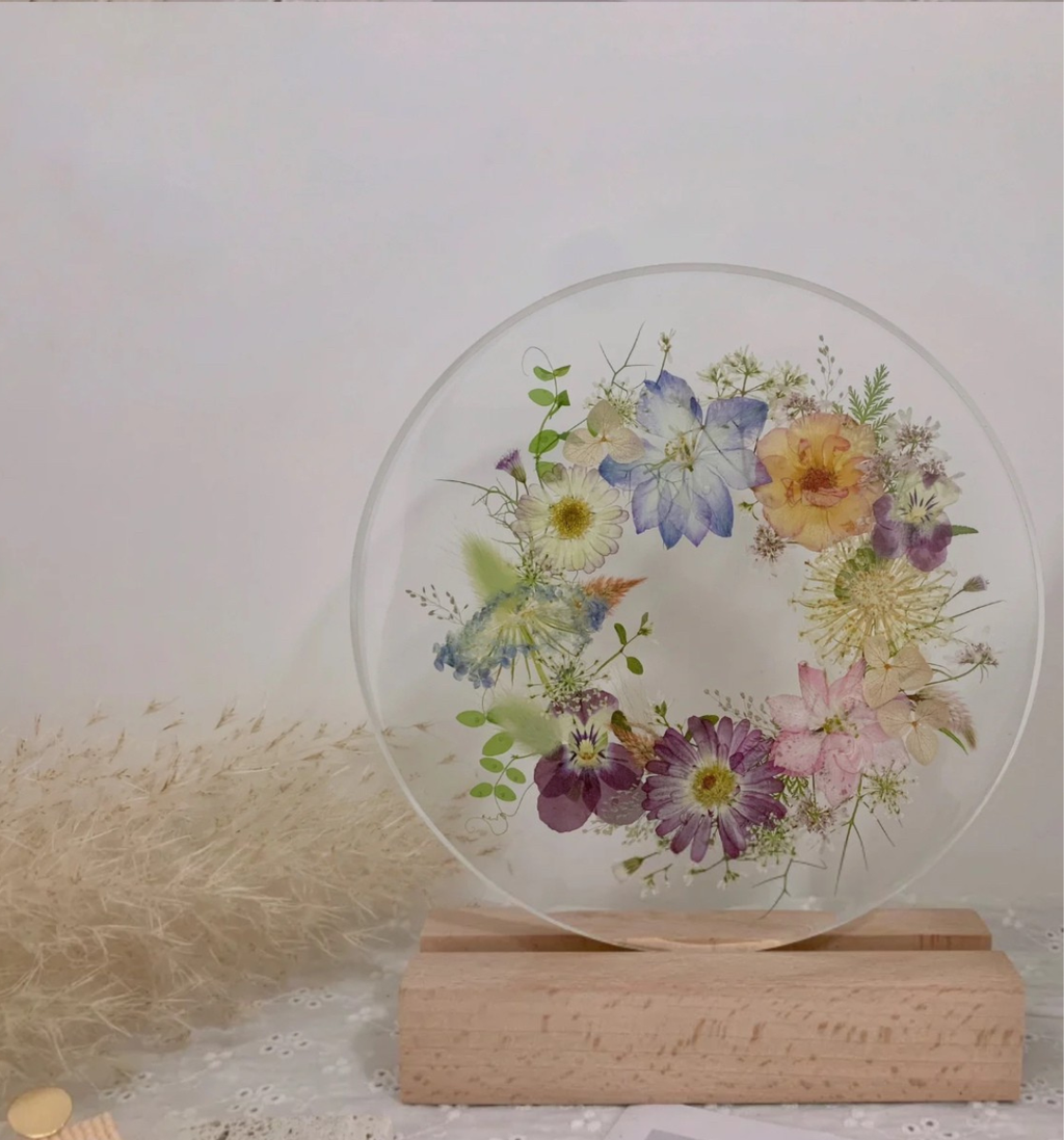 Le Jardin Secret — Pressed Flower Light with Wooden Base