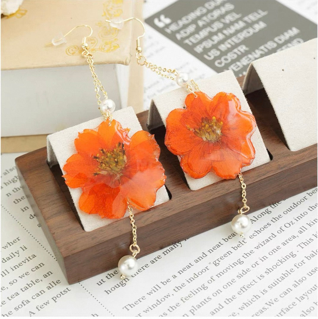 Dancing in the breeze —pressed flower drop earrings