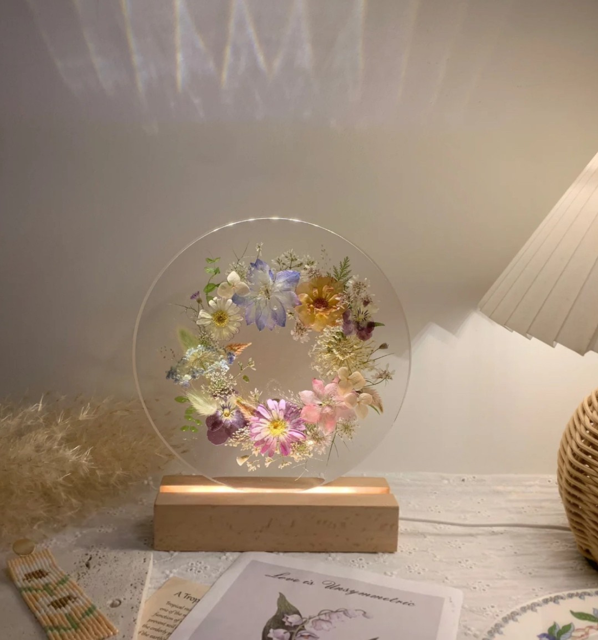 Le Jardin Secret — Pressed Flower Light with Wooden Base