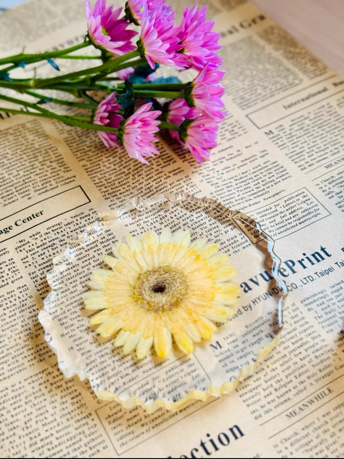 Sunlit Bloom —Yellow Gerbera Resin Coaster with Wooden Stand