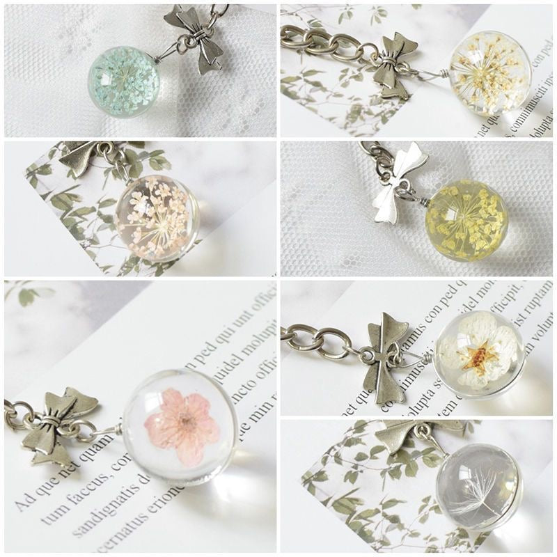 Glass ball floral keychain with tiny dried flower inside – cute unisex bag charm