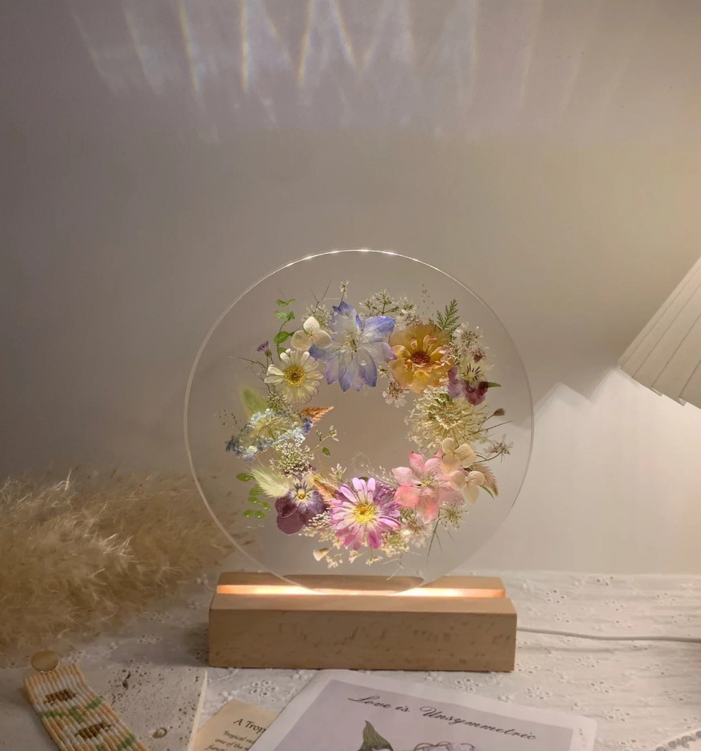 Le Jardin Secret — Pressed Flower Light with Wooden Base