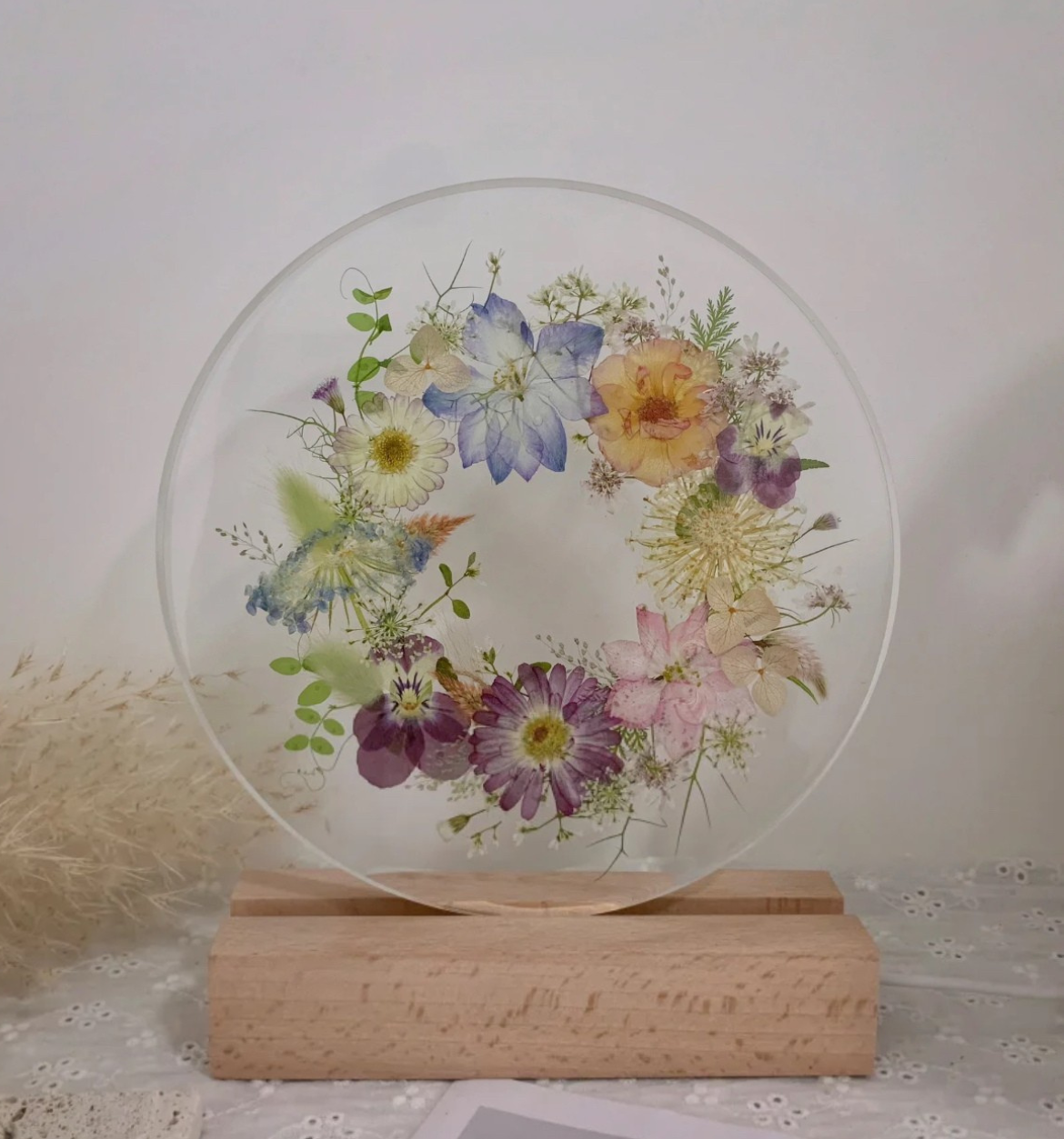 Le Jardin Secret — Pressed Flower Light with Wooden Base