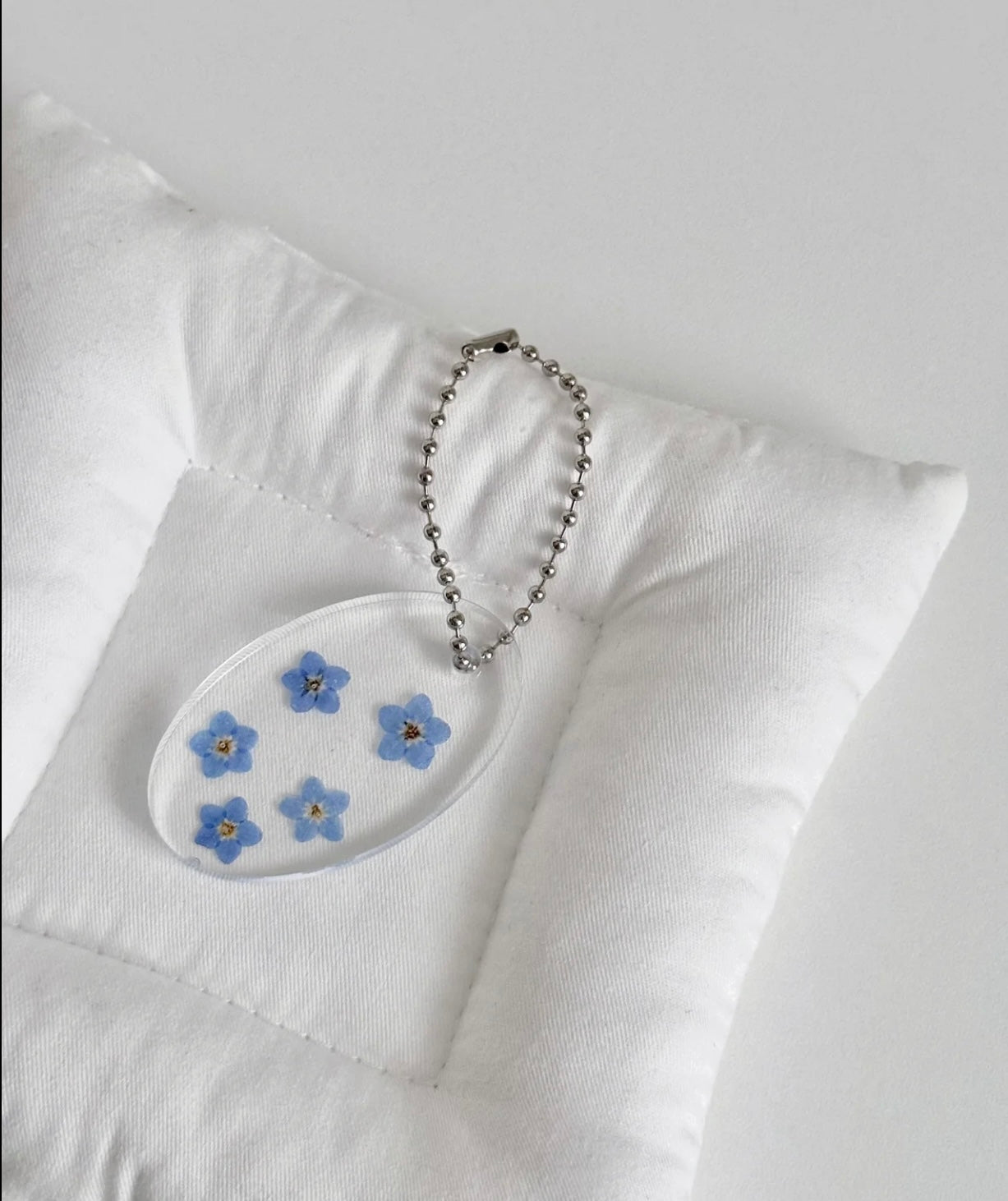 Botanical charm keychain – pressed flower resin keepsake gift