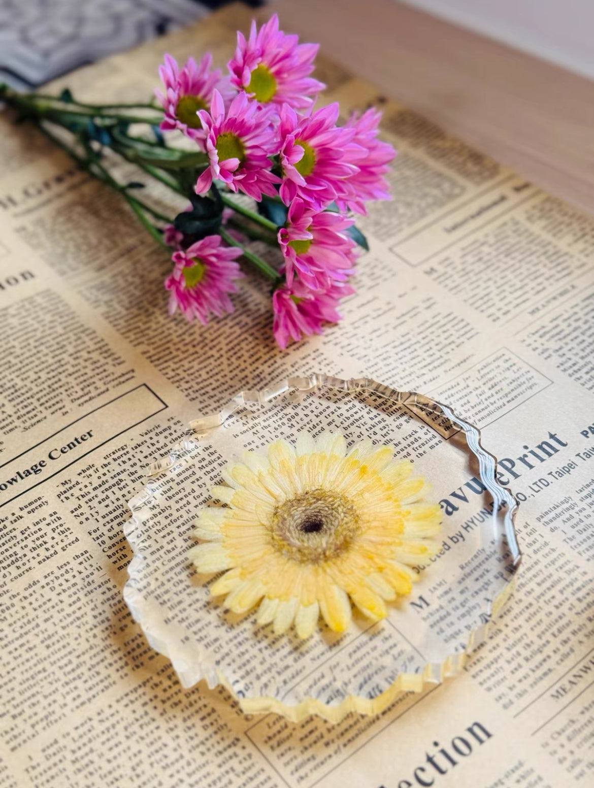 Sunlit Bloom —Yellow Gerbera Resin Coaster with Wooden Stand