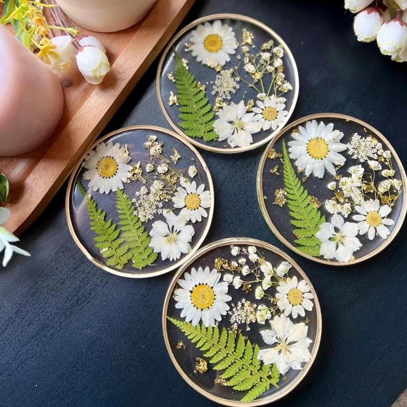 Floral resin coaster for drinks – handmade daisy home accessory