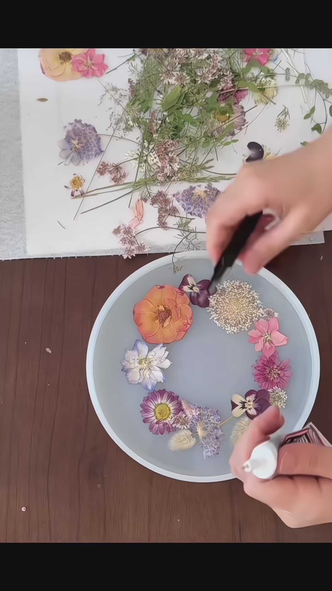 Le Jardin Secret — Pressed Flower Light with Wooden Base